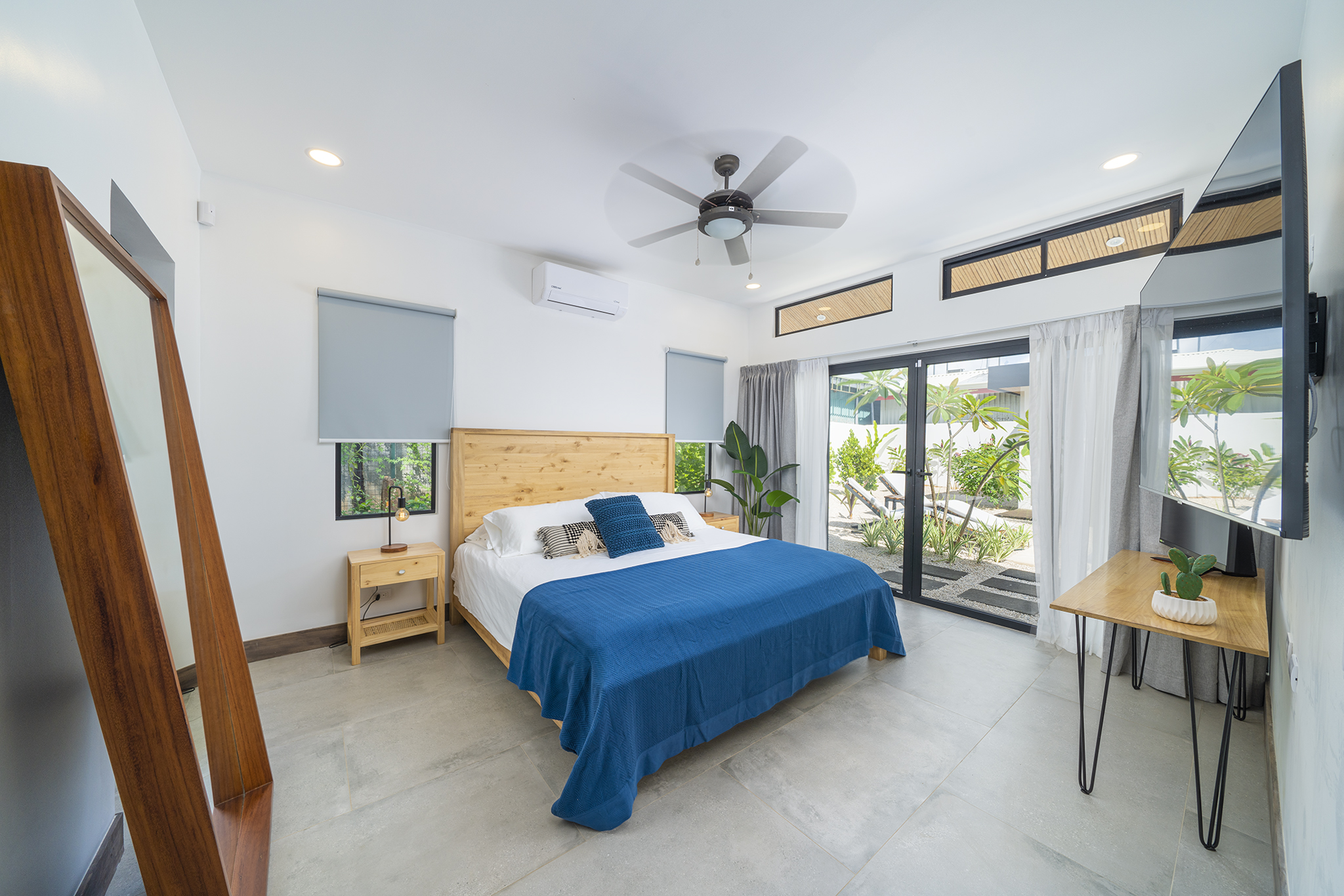 Master bedroom with pool access