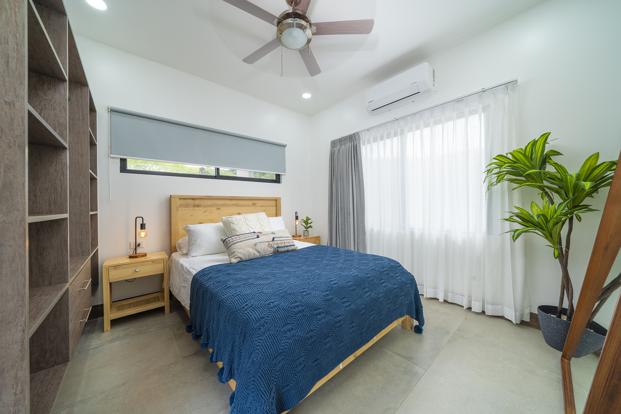 Guest bedroom — queen bed